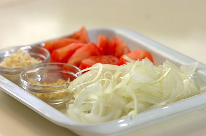 ジャガイモとグリンピースのカレーの下準備1