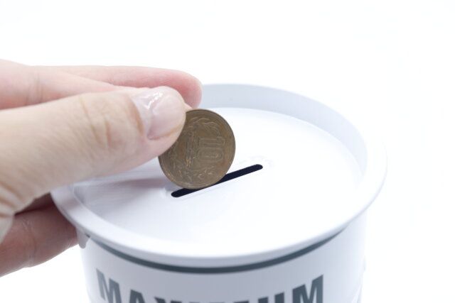 ダイソーのリアルなオイル缶型 貯金箱