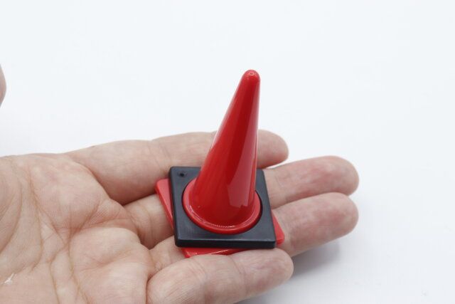 セリアのミニチュア 三角コーン＆バーのデザイン