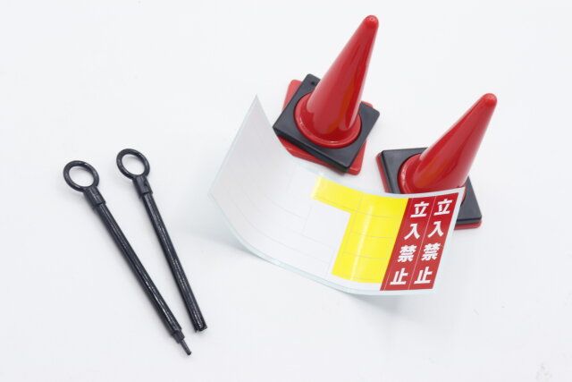 セリアのミニチュア 三角コーン＆バー