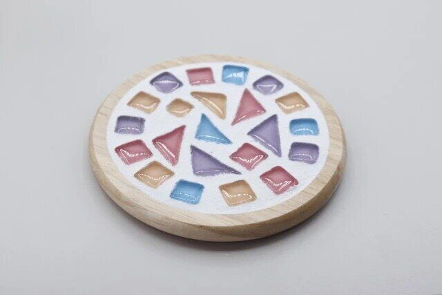 セリアのクラフト用モザイクタイルでオリジナルコースターが作れる