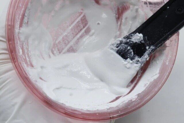 水で練るだけで作れるセリアのタイル用目地材