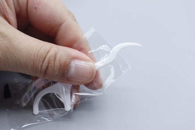 ダイソーの持ち運びに便利なフロス＆ピック（個包装、30本）