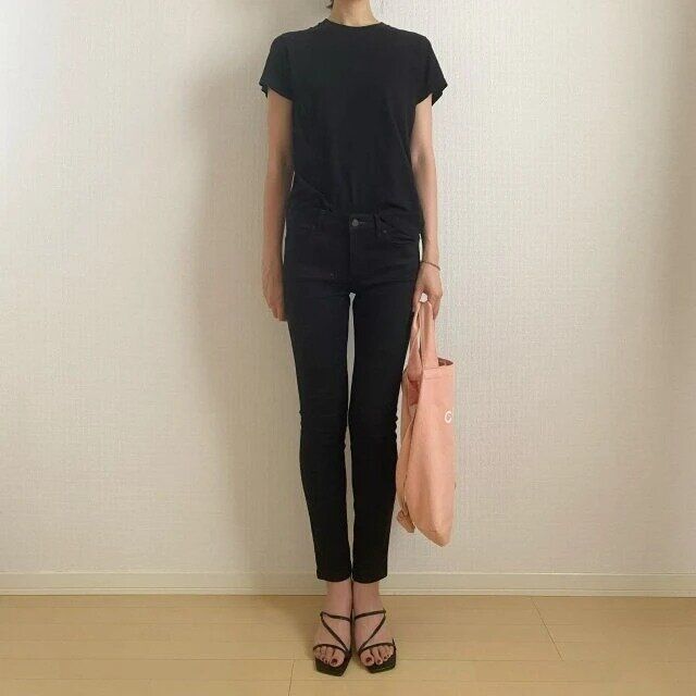 大人女子の黒TシャツNG＆OKコーデ