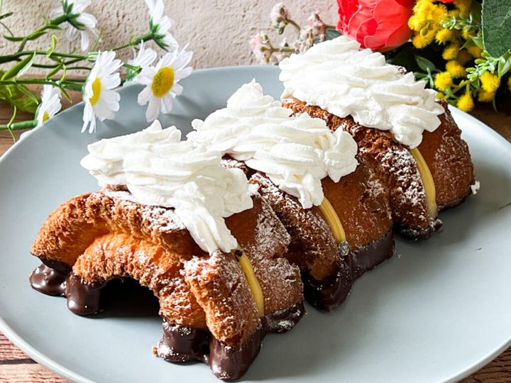 お皿に並んだ「ホイップ＆カスタードファッション」