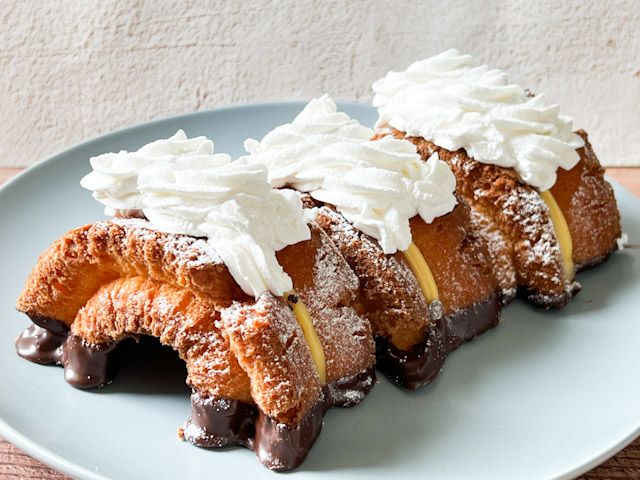 お皿に並んだ「ホイップ＆カスタードファッション」