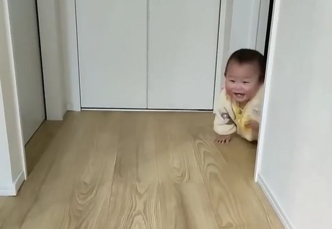 寝かしつけ完了！のはずなのに…何やら奇妙な音がする