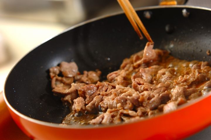 スナップエンドウと豚肉のオイスター炒めの作り方1