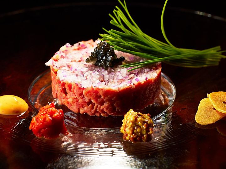 牛込神楽坂『しゃぶしゃぶ風雅』の「黒毛和牛とキャビアのタルタルステーキ」