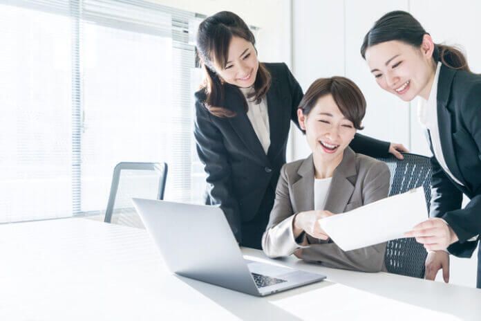 年齢差を感じさせない「職場での働き方」4選