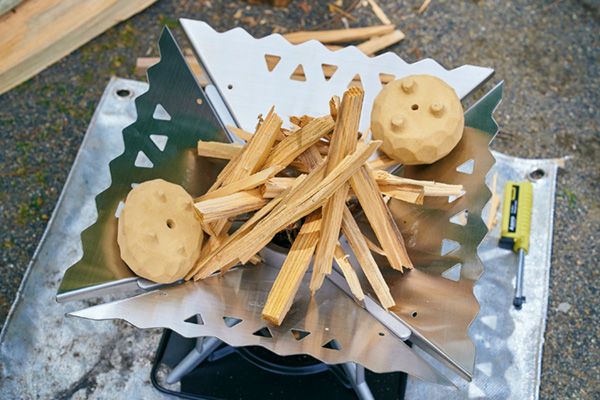 これなんだと思う？キャンプの焚き火を使った面白いギア作りとは？