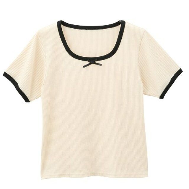 しまむらのパイピングTシャツ