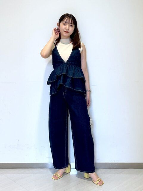 ビスチェのレイヤードコーデ