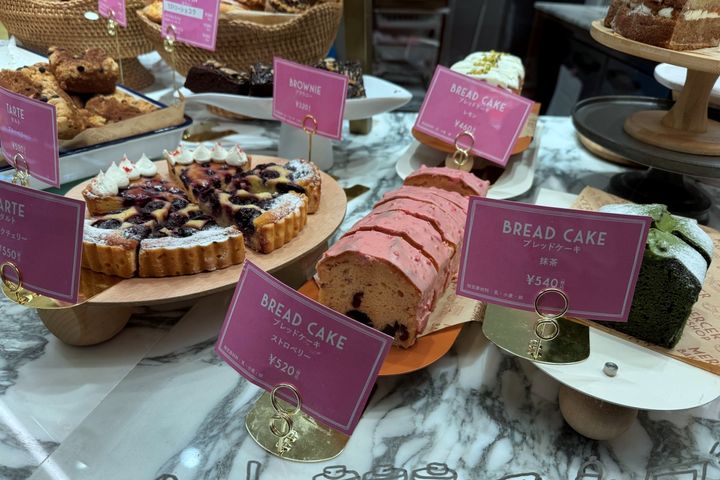 「ブレッドケーキ」460円～