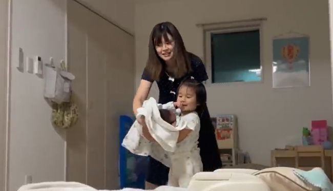 生まれたばかりの弟を溺愛する兄がかわいすぎる！