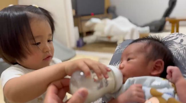 生まれたばかりの弟を溺愛する兄がかわいすぎる！