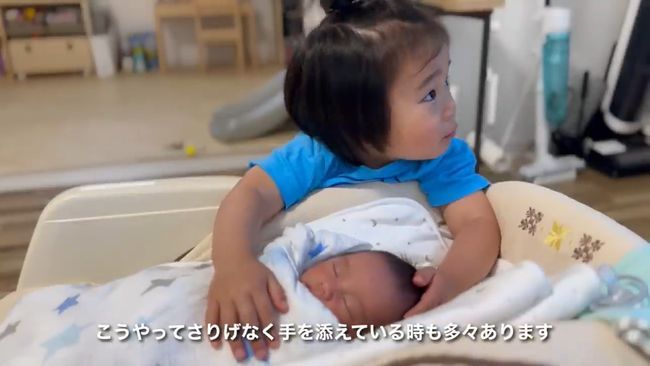 生まれたばかりの弟を溺愛する兄がかわいすぎる！