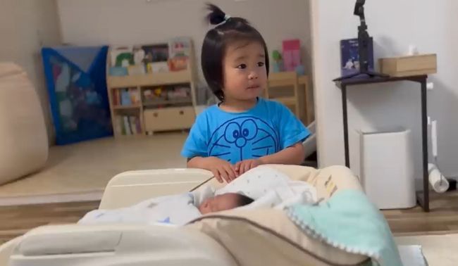 生まれたばかりの弟を溺愛する兄がかわいすぎる！