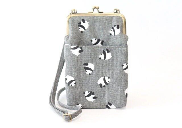 永楽屋 細辻伊兵衛商店 パンダ柄 がま口スマホショルダーBAG