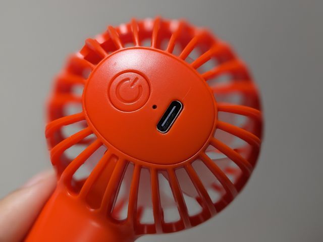 ハンディ扇風機ボタン
