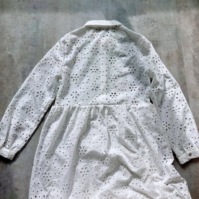 ZARAカットワークエンブロイダリーミディワンピースの背面