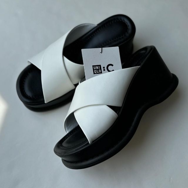 UNIQLO：Cのプラットフォームサンダル