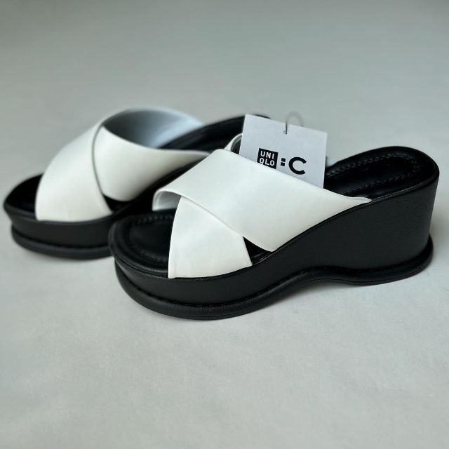 UNIQLO：Cのプラットフォームサンダル