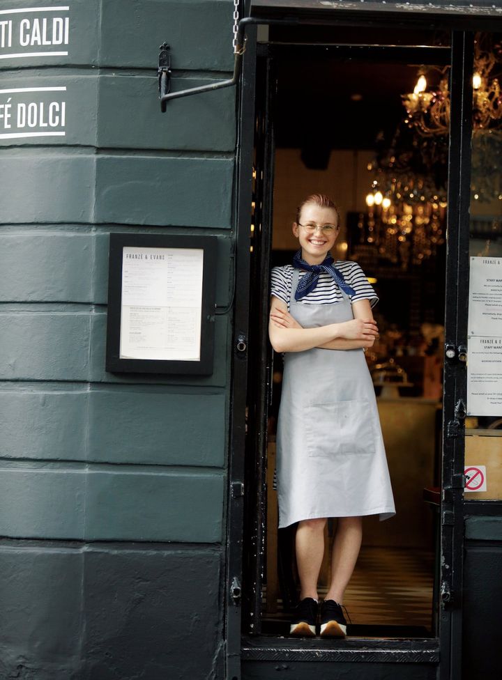 ボーダーTコーデが新鮮に見える！バンダナ、エプロンを効果的に使った着こなし