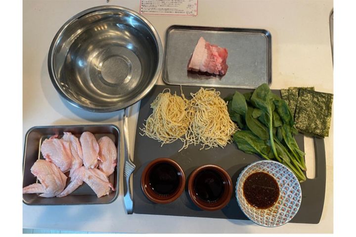 肉のうま味を凝縮した“家系風ラーメン”材料