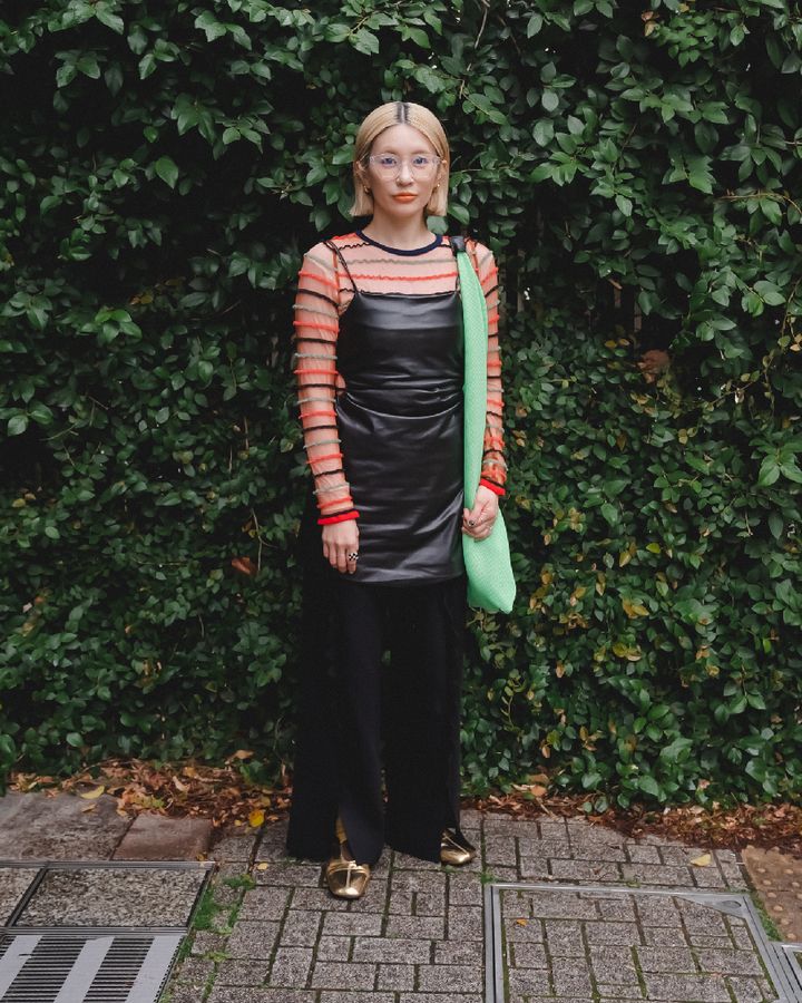 【気温26度】の服装6選。気温差の激しい今の正解は、“シアートップス”です！