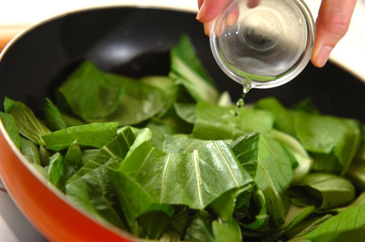 イカとチンゲン菜の塩麹炒めの作り方2