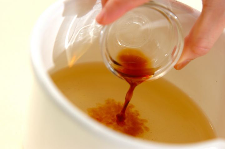 ジュンサイとすり白ゴマのお吸い物の作り方1