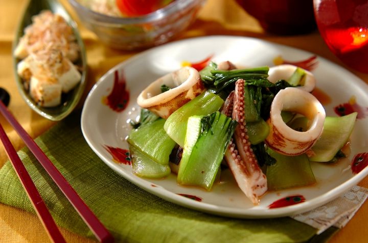 イカとチンゲン菜の塩麹炒め