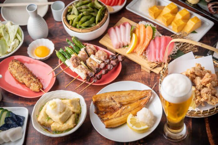 思わず幻滅… お酒の席で避けたいNG行動5つ