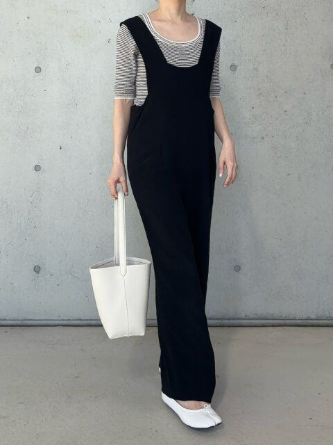 細ボーダートップスのコーデ