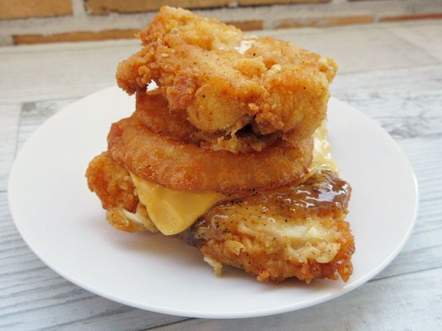 ケンタッキー「ガーリックソースの凄肉オニオンフィレバーガー」