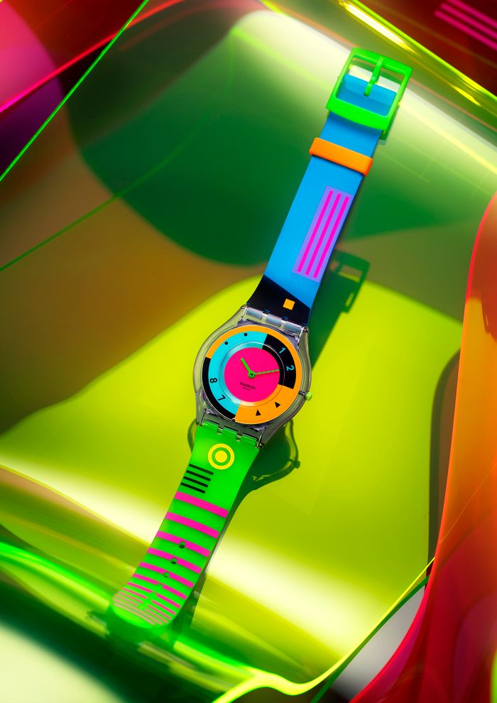 《スウォッチ》から80年代、90年代のアイコニックなモデルをベースにした「NEON」コレクションが登場！鮮やかでプレイフルなデザインに注目して