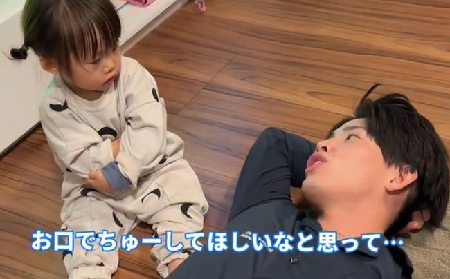 パパのお悩みを聞く１才ベビー。まさかの解決方法がかわいすぎ！！
