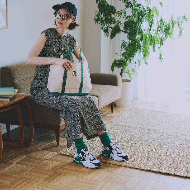 グリーンのソックス×スニーカーのアクセントが最高にかわいい！お手本ワンピースコーデ【マイスタンダードブック】