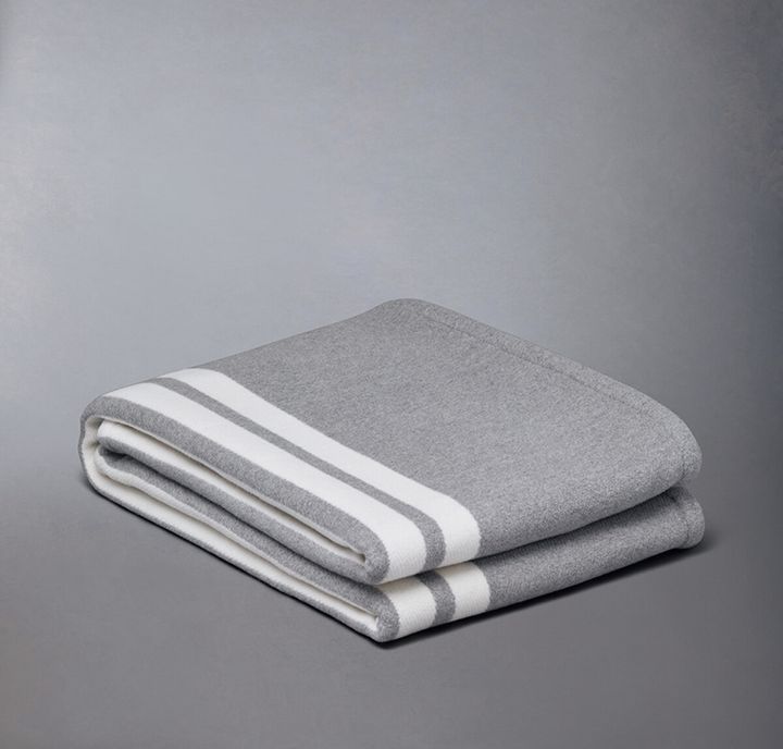 240516_essentials_thombrowne_towel1.jpg