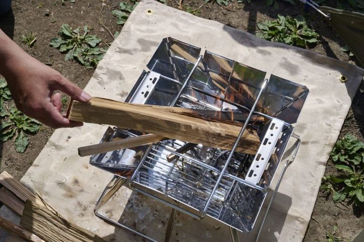 意外と知らない！焚き火のコツは？薪の選び方や火おこしの方法を徹底解説！