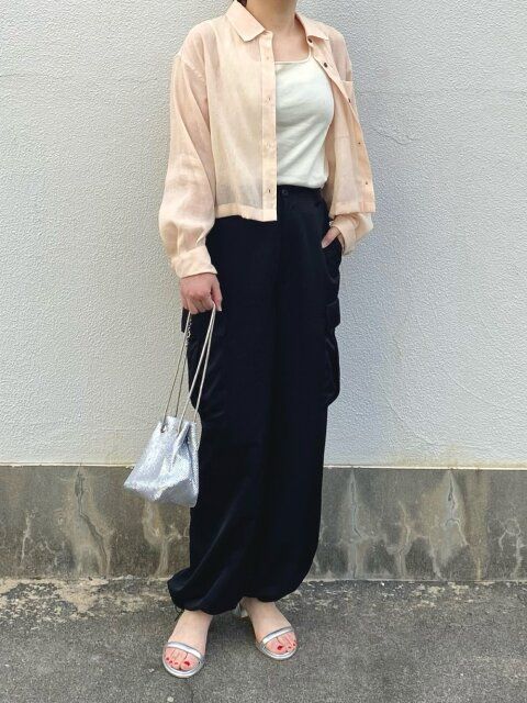 シアーシャツのコーデ