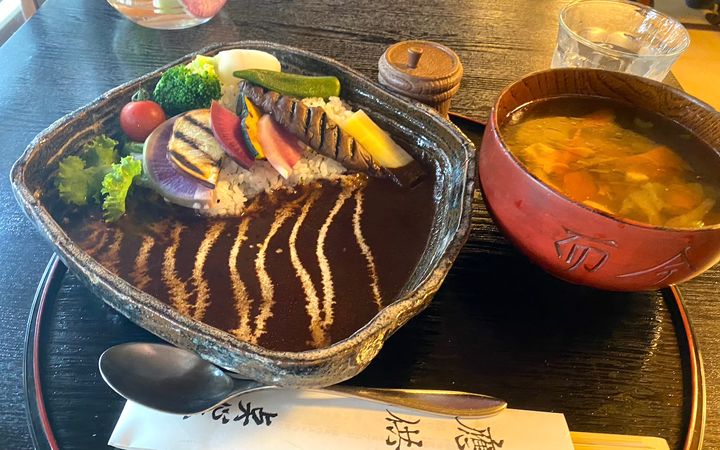 鎌倉はちみつカレーとけんちん汁