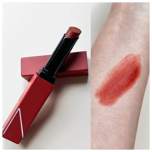 2024年夏新色リップ_NARS パワーマット リップスティック 107_スウォッチ