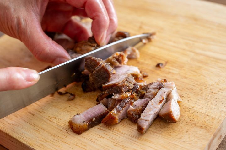 チャーシューを切る