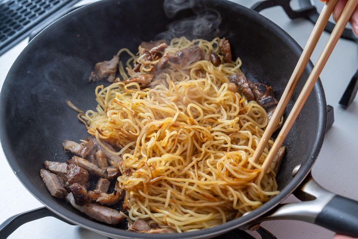 合わせ調味料を加える