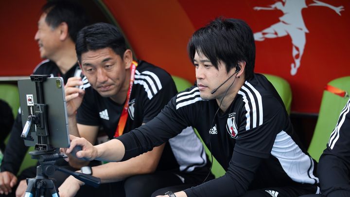 「大学生に取り入るのがうまい」松井大輔が言う…内田篤人が思う“プロとアマチュアへの接し方の違い”とは