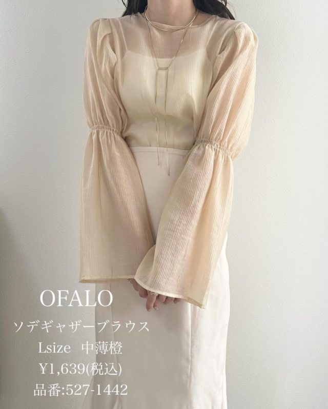 しまむらソデギャザーシアーブラウス