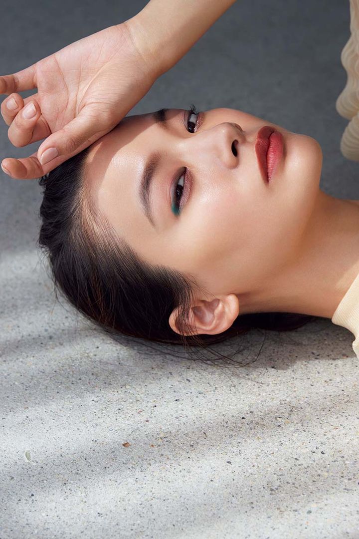 【プラダ ビューティ 】 モデル=織田梨沙