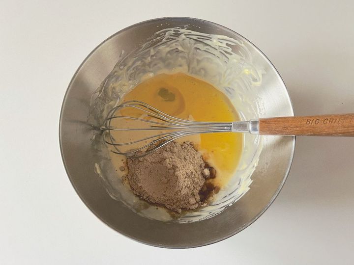 【簡単米粉レシピ】クリチーココナッツとホワイトチョコ米粉マフィン【渡辺友美子のコーヒーに合うお菓子のレシピ vol.45 〜レシピで旅するヨーロッパ〜】